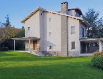 ویلا کاملاً مستقل با چشم‌انداز جنگل در Zekeriyakoy برای فروش